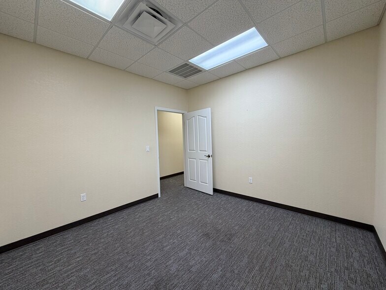 More Photos Of 3107 Medical Way, Sebring Office For Lease