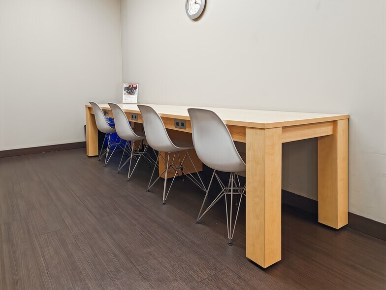 More Photos Of 1155 N Service Rd W, Oakville Coworking Space