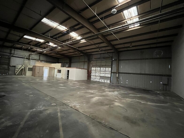 More Photos Of 1710 Antelope Rd, White City Warehouse For Lease