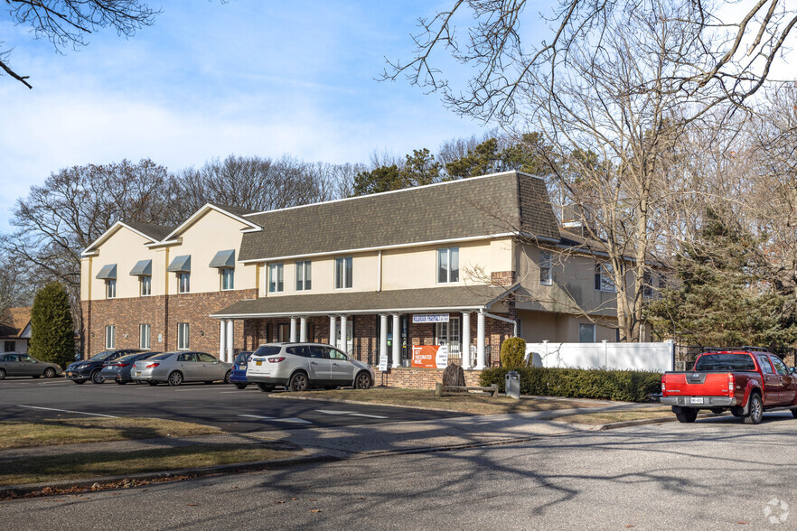 Primary Photo Of 233 Union Ave, Holbrook Medical For Lease