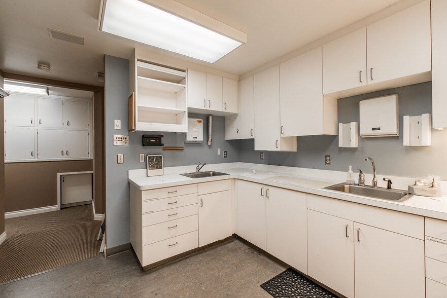 More Photos Of 106 E 2nd St, Molalla Medical For Sale