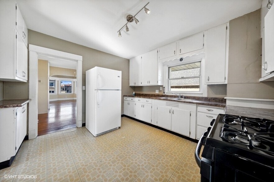 More Photos Of 110-112 Willow Ave, Wheaton Storefront Retail Residential For Sale