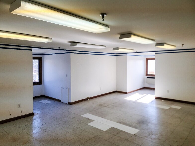 More Photos Of 40 Industry Rd, Marstons Mills Office For Sale