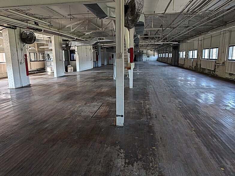 More Photos Of 700 Commerce St, Danville Manufacturing For Sale