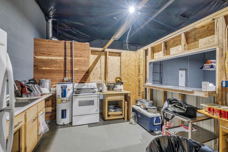 More Photos Of 1409 Buffalo Rd, Lawrenceburg Warehouse For Sale
