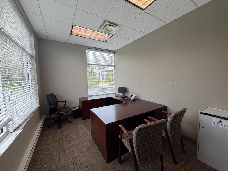 More Photos Of 7075 Aurora Rd, Aurora Bank For Sale