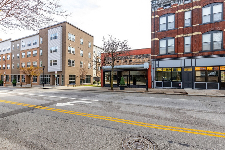 More Photos Of 925 E McMillan St, Cincinnati Storefront Retail Office For Lease