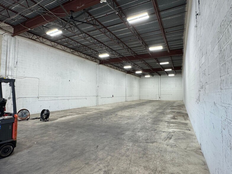 Primary Photo Of 1601-1629 NW 82nd Ave, Doral Warehouse For Lease