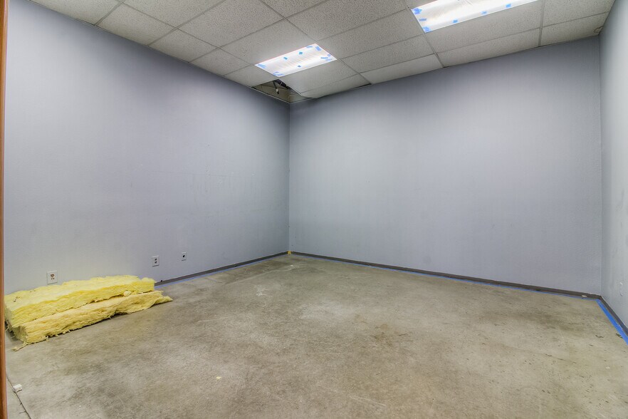 More Photos Of 501 Stover Rd, Grandview Industrial For Sale