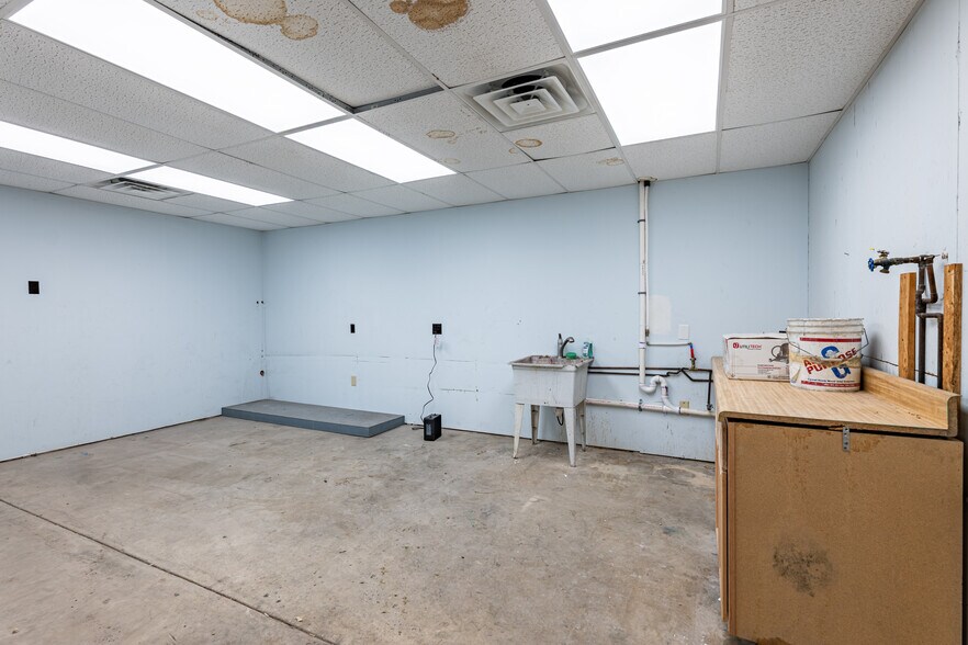 More Photos Of 807 S 27th St, Harrisburg Warehouse For Lease