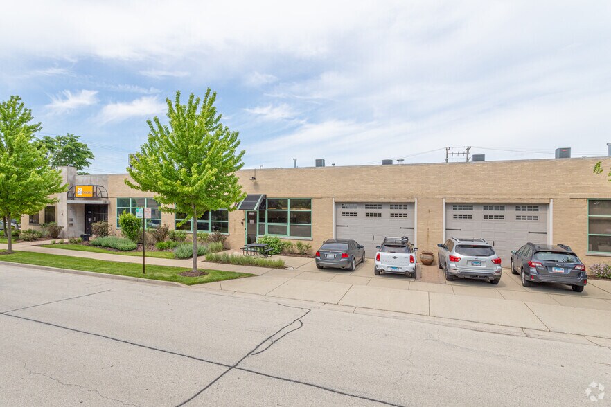More Photos Of 8100-8142 Monticello Ave, Skokie Manufacturing For Lease