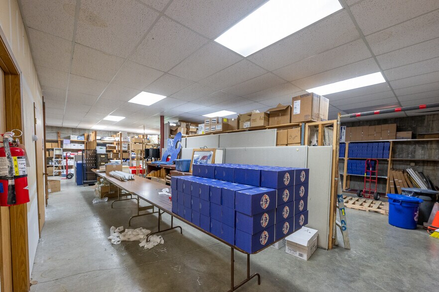 More Photos Of 1715 100th Pl SE, Everett Office For Sale