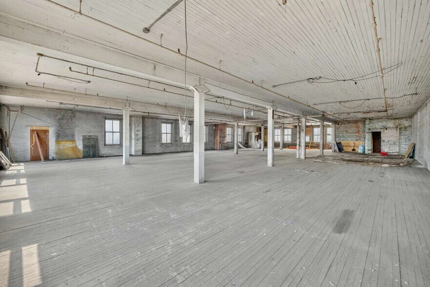 More Photos Of 610 Monroe St, Toledo Storefront Retail Residential For Sale