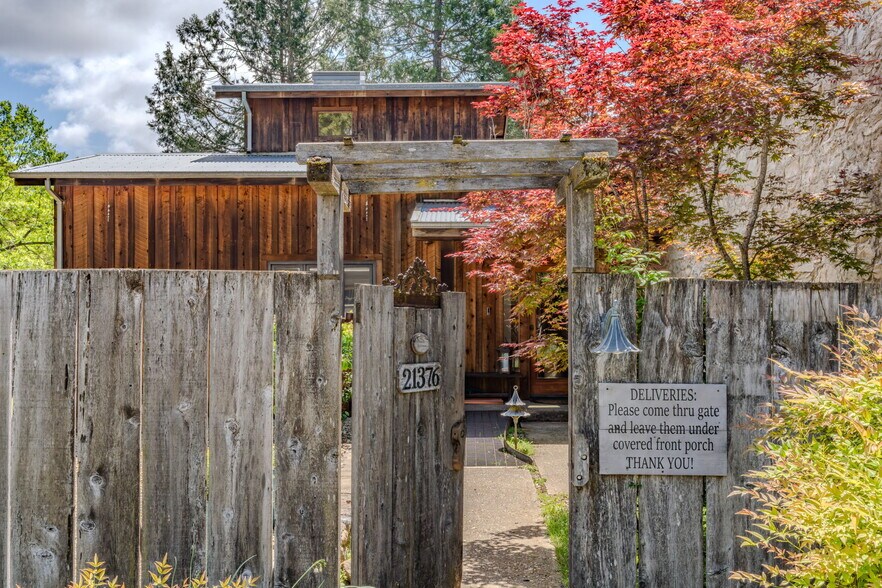 More Photos Of 21376 Consolation St, Volcano Specialty For Sale