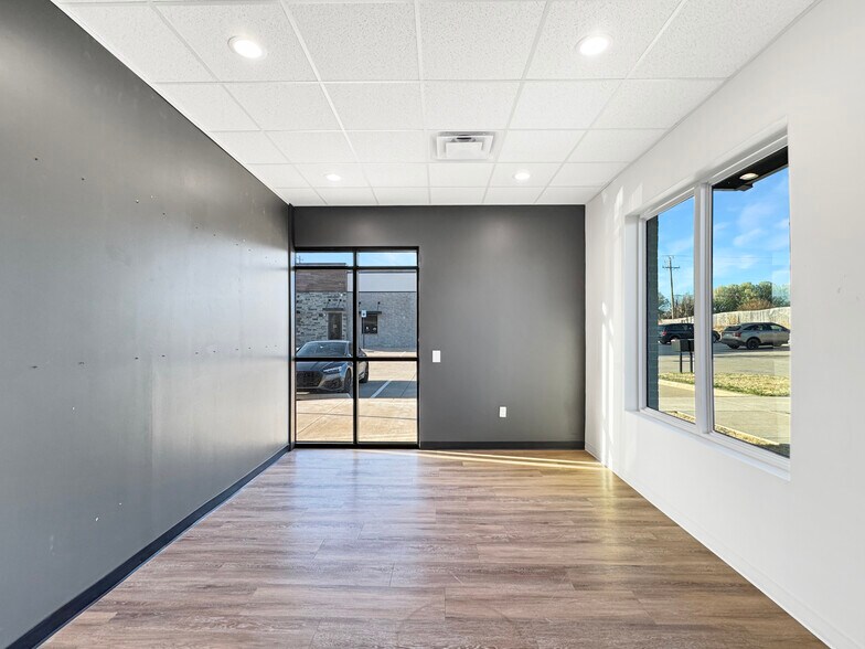 More Photos Of 15105 Crown At Lone Oak Rd, Edmond Office For Lease