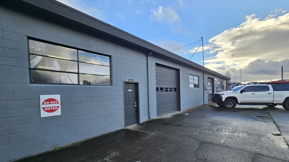 More Photos Of 1406 Tenant Way, Longview Freestanding For Lease