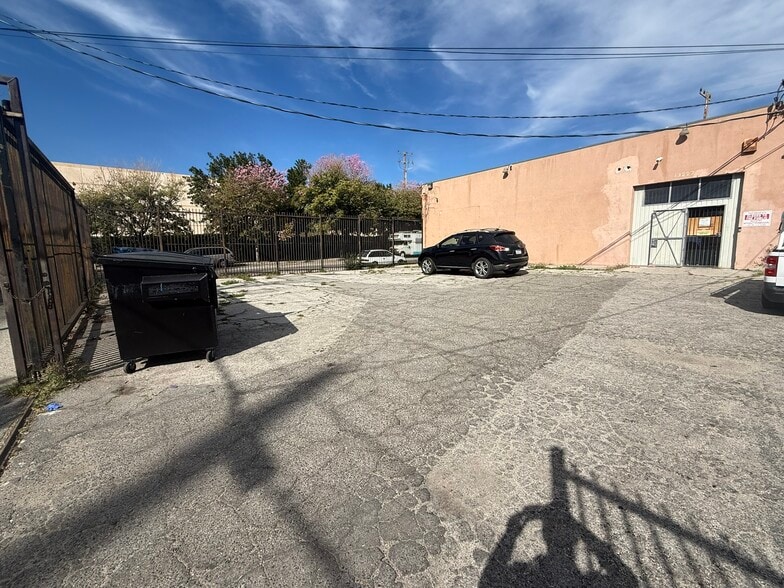 More Photos Of 13227 San Fernando Rd, Rancho Cascades Warehouse For Lease