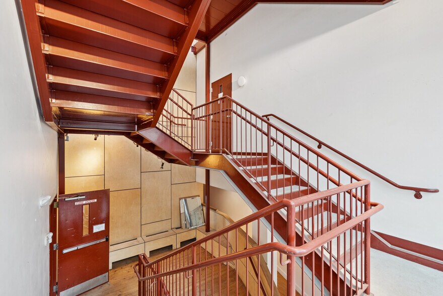 More Photos Of 131 Preble St, Portland Freestanding For Sale