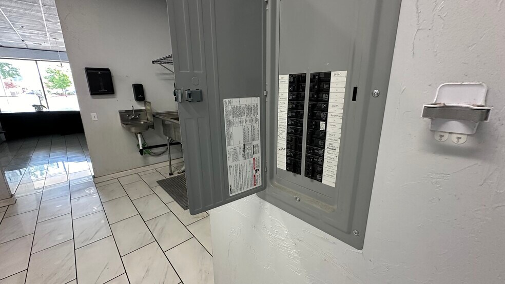 More Photos Of 12620 SE 38th St, Bellevue Storefront For Lease