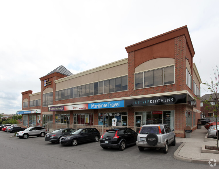 Primary Photo Of 17120-17130 Leslie St, Newmarket Unknown For Lease