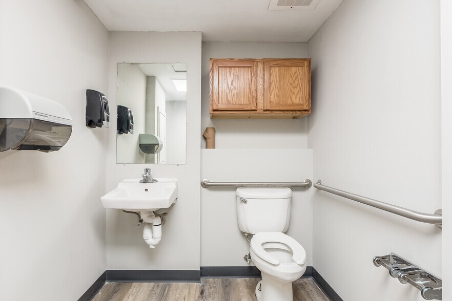 More Photos Of 1251 W Broad St, Columbus Storefront Retail Office For Sale