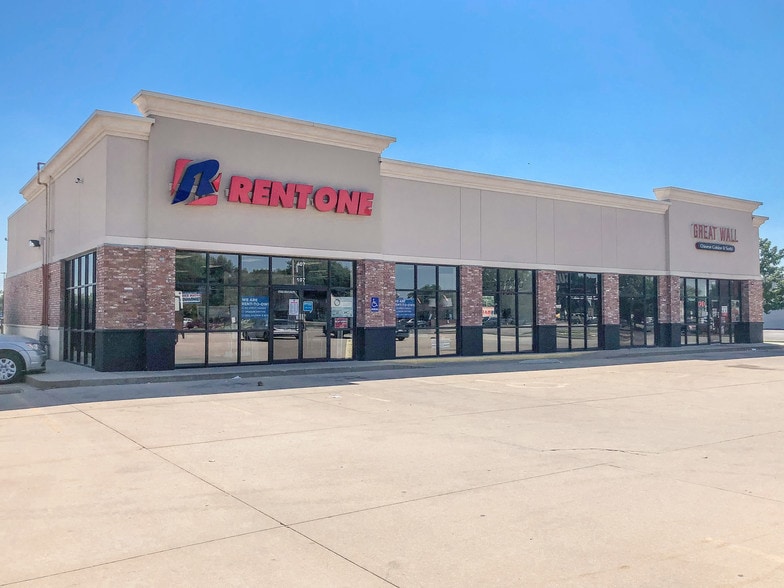 More Photos Of 407 E Pawnee St, Wichita Freestanding For Lease