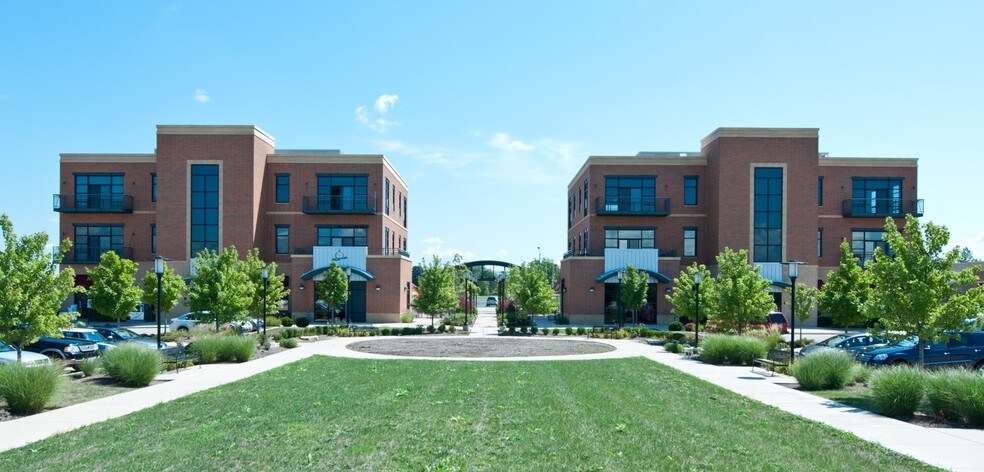 More Photos Of 2390 Esplanade Dr, Algonquin Office For Lease