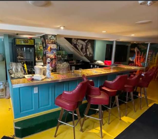 More Photos Of 6112 Montgomery Rd, Cincinnati Restaurant For Lease