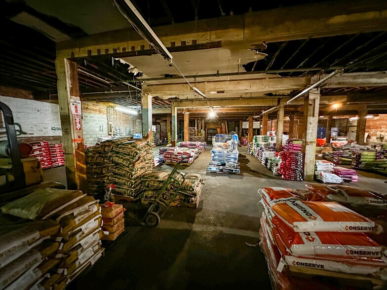 More Photos Of 230 D St NE, Miami Warehouse For Sale