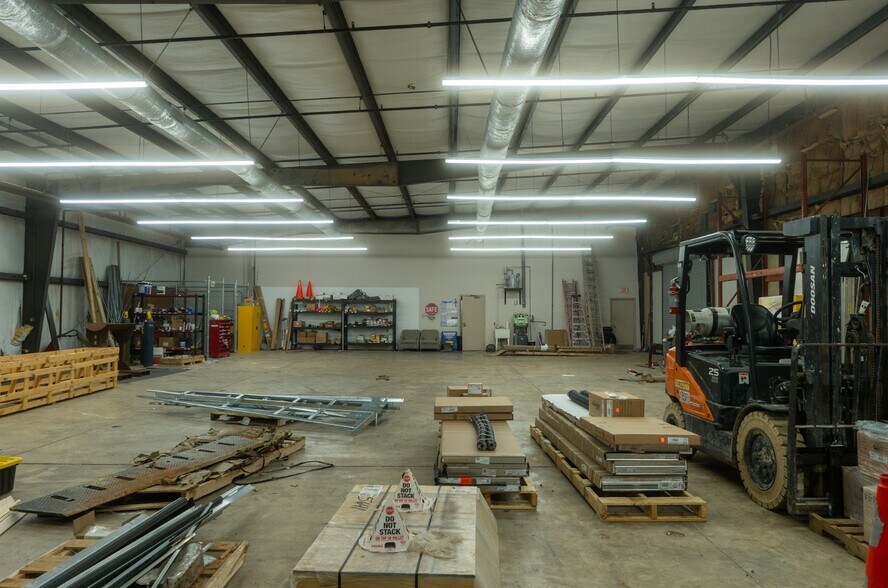 More Photos Of 207 Park Ct, Ridgeland Warehouse For Lease