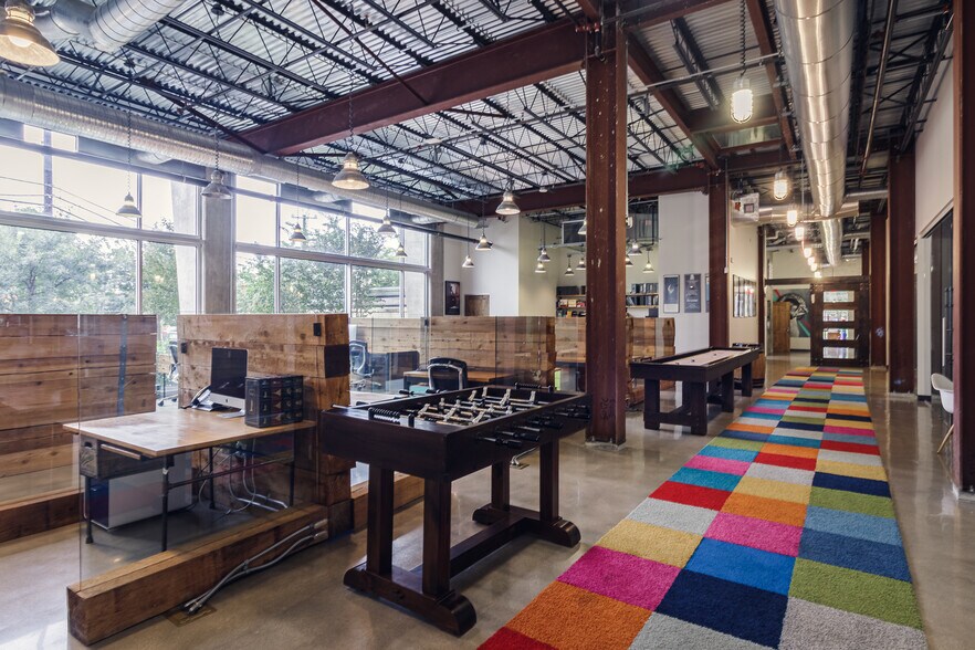 More Photos Of 102 9th St, San Antonio Office For Sale