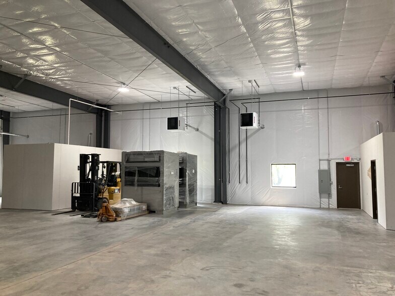 More Photos Of 810 22nd Ave E, Superior Warehouse For Lease