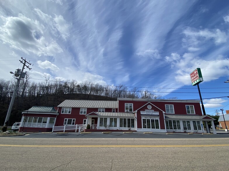 Primary Photo Of 74 Rowe Rd, Staunton Restaurant For Sale