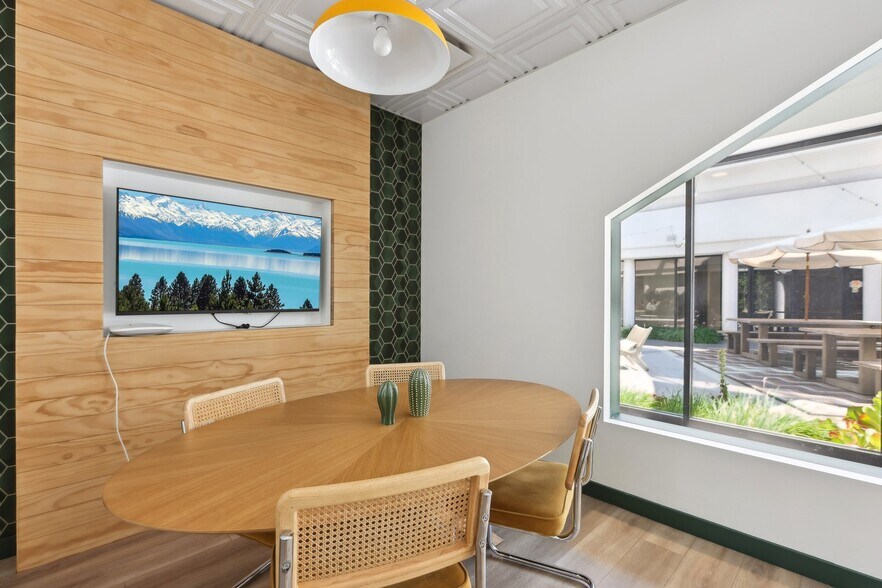More Photos Of 6700 Santa Monica Blvd, Los Angeles Unknown For Lease