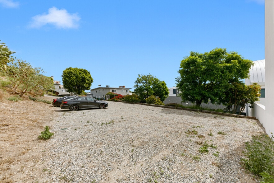 More Photos Of 22467 Pacific Coast Hwy, Malibu Freestanding For Sale