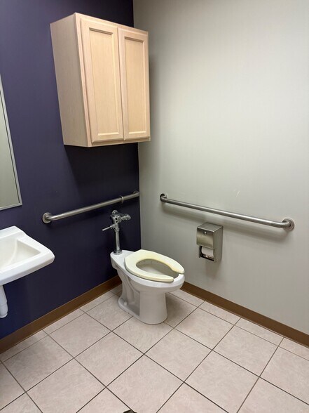 More Photos Of 40W310 Lafox Rd, St Charles Medical For Sale