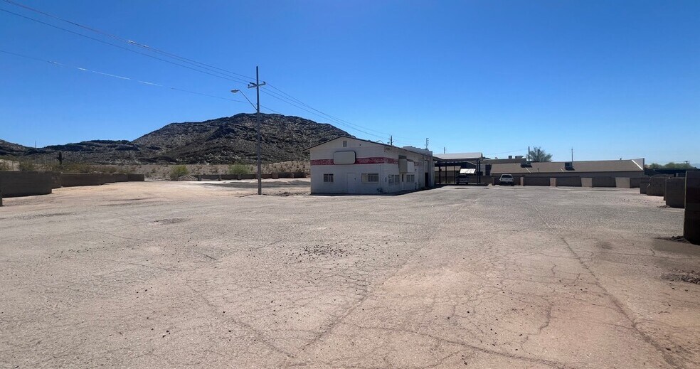More Photos Of 11039 N Cave Creek Rd, Phoenix Contractor Storage Yard For Lease