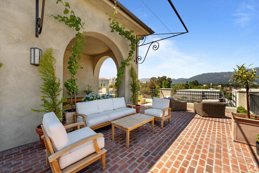 More Photos Of 88 N Oakland Ave, Pasadena Apartments For Lease