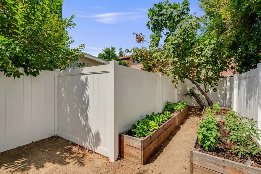 More Photos Of 15907 Enadia Way, Van Nuys Apartments For Sale