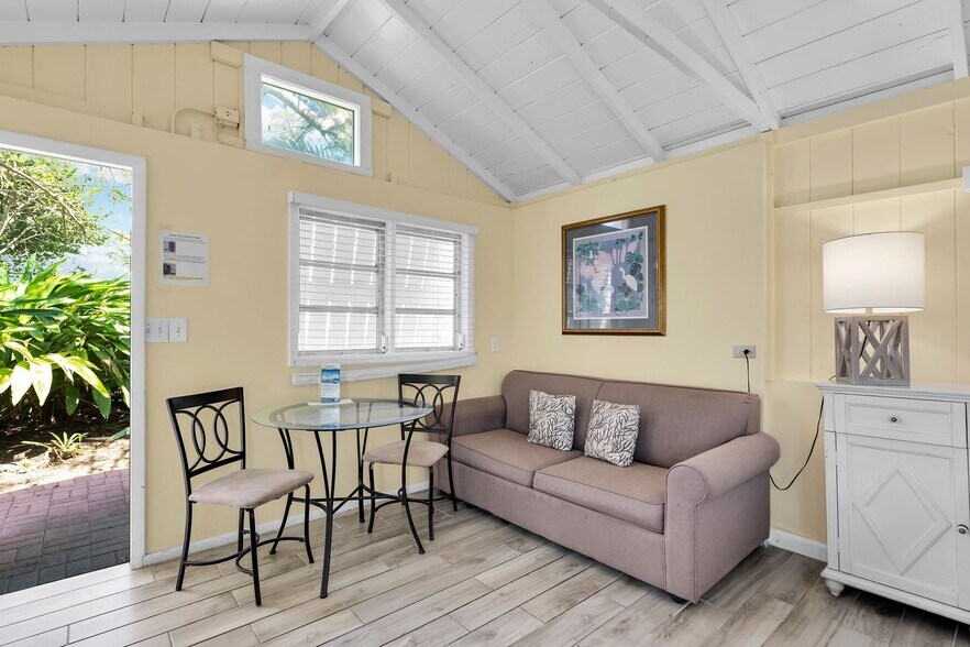 More Photos Of 243 61st St, Marathon Hotel For Sale