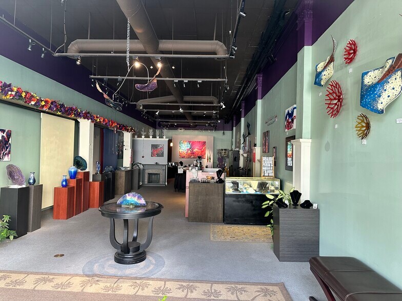 More Photos Of 5 W York St, Savannah Storefront For Lease