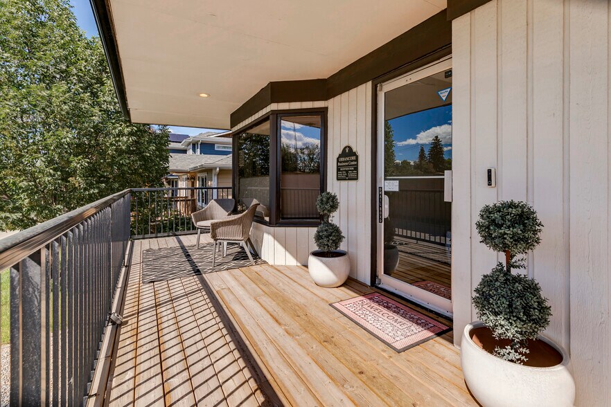 More Photos Of 2632 Crowchild Trl SW, Calgary Office For Sale
