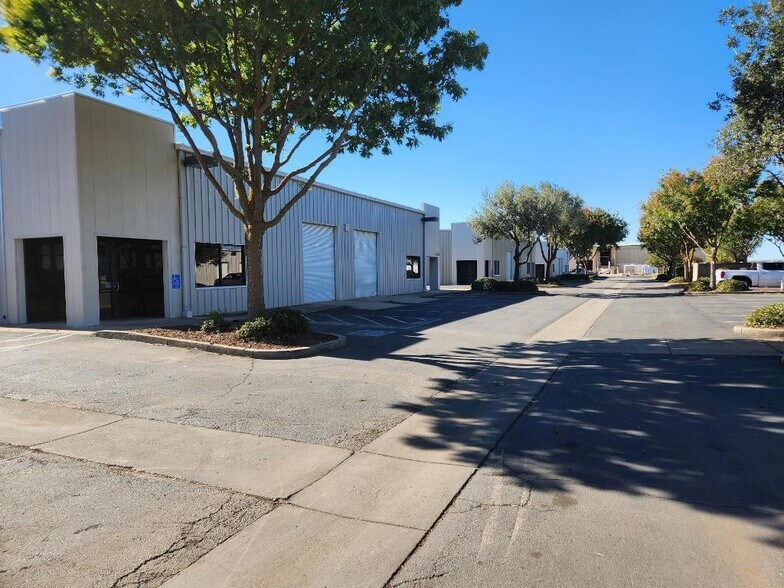 More Photos Of 4565 Skyway Dr, Olivehurst Warehouse For Lease