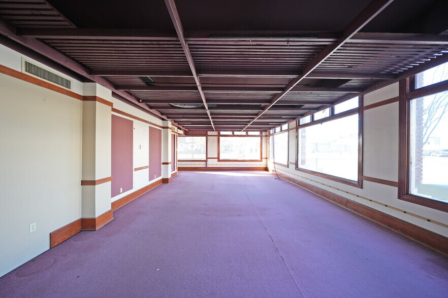 More Photos Of 104 W Yakima Ave, Yakima General Retail For Lease