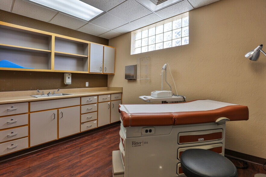 More Photos Of 1741 Sycamore Ave., Kingman Healthcare For Sale