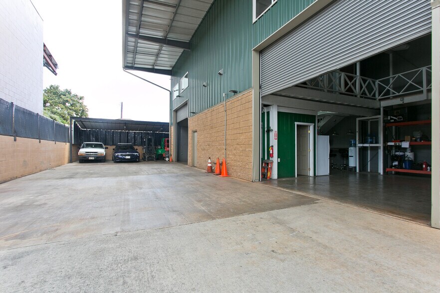 More Photos Of 1325 Middle St, Honolulu Warehouse For Lease