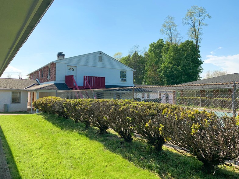 More Photos Of 4100 Albany Post Rd, Hyde Park Hotel For Sale