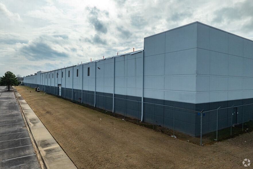 More Photos Of 4650 E Shelby Dr, Memphis Distribution For Lease