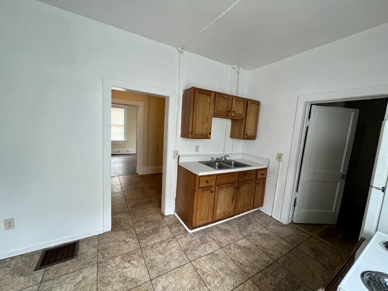 More Photos Of 1114 Lafayette Blvd NW, Roanoke Multifamily For Sale