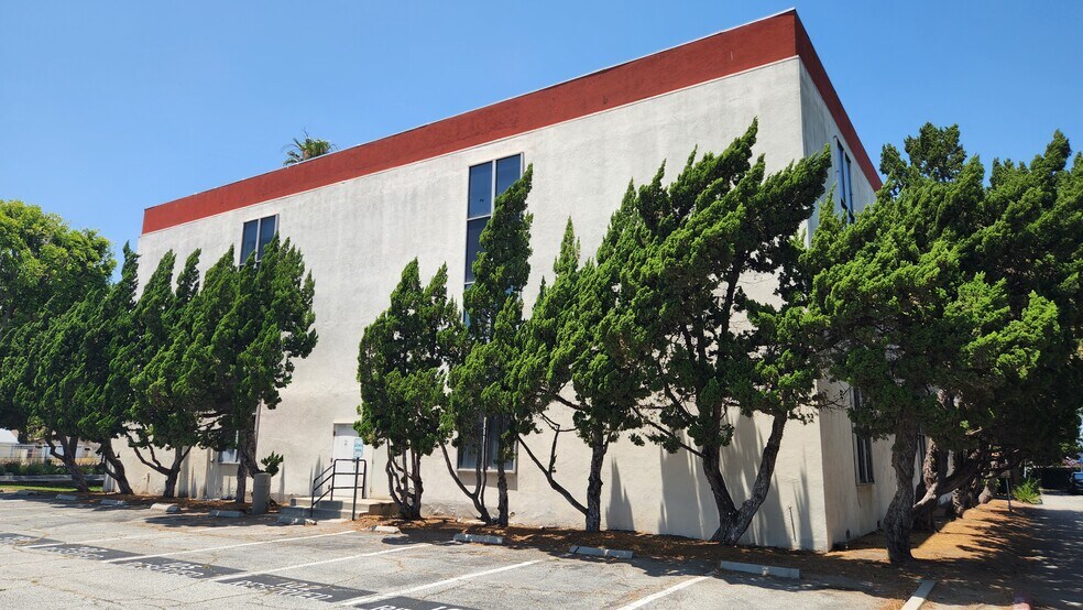 More Photos Of 16660 Paramount Blvd, Paramount Medical For Lease